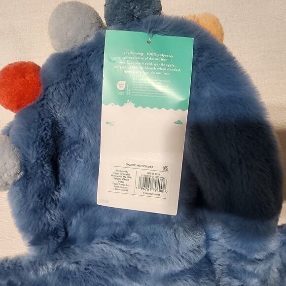 pillowfort  pom hooded blanket. - Picture 8 of 10